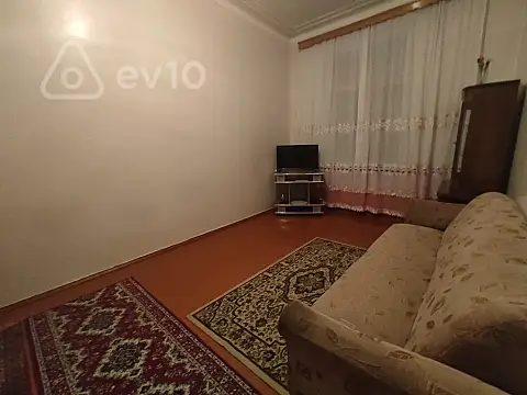 Kirayə verilir 2 otaqlı köhnə tikili 75 m²