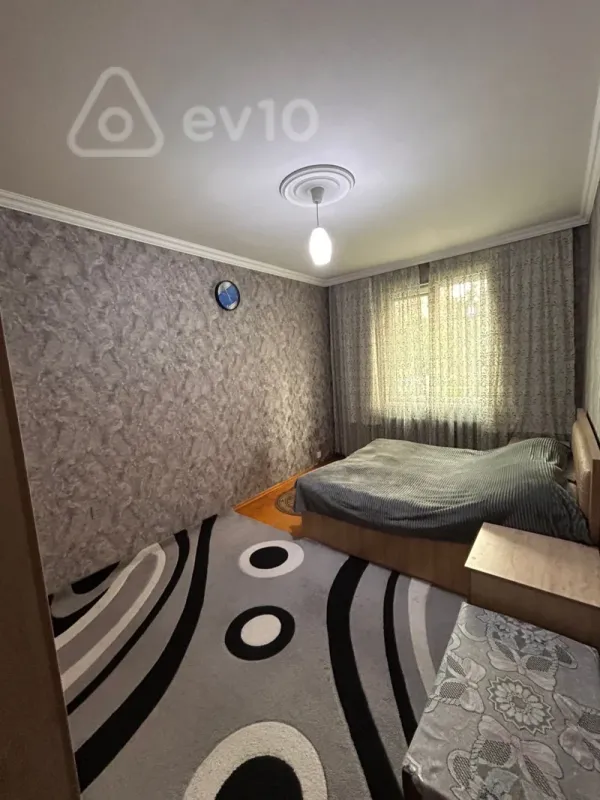 Satılır 3 otaqlı köhnə tikili 63 m²