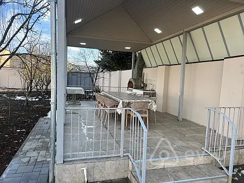 Kirayə verilir 7 otaqlı həyət evi 10 m²