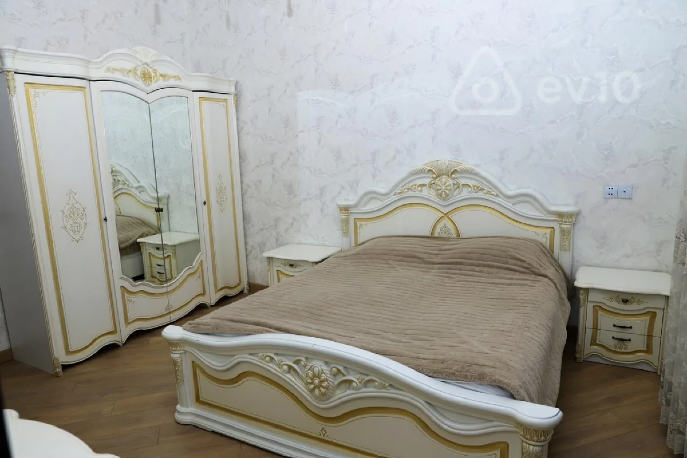 Kirayə verilir 7 otaqlı həyət evi 10 m²