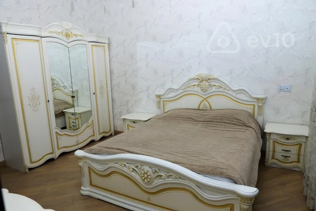 Kirayə verilir 7 otaqlı həyət evi 10 m²