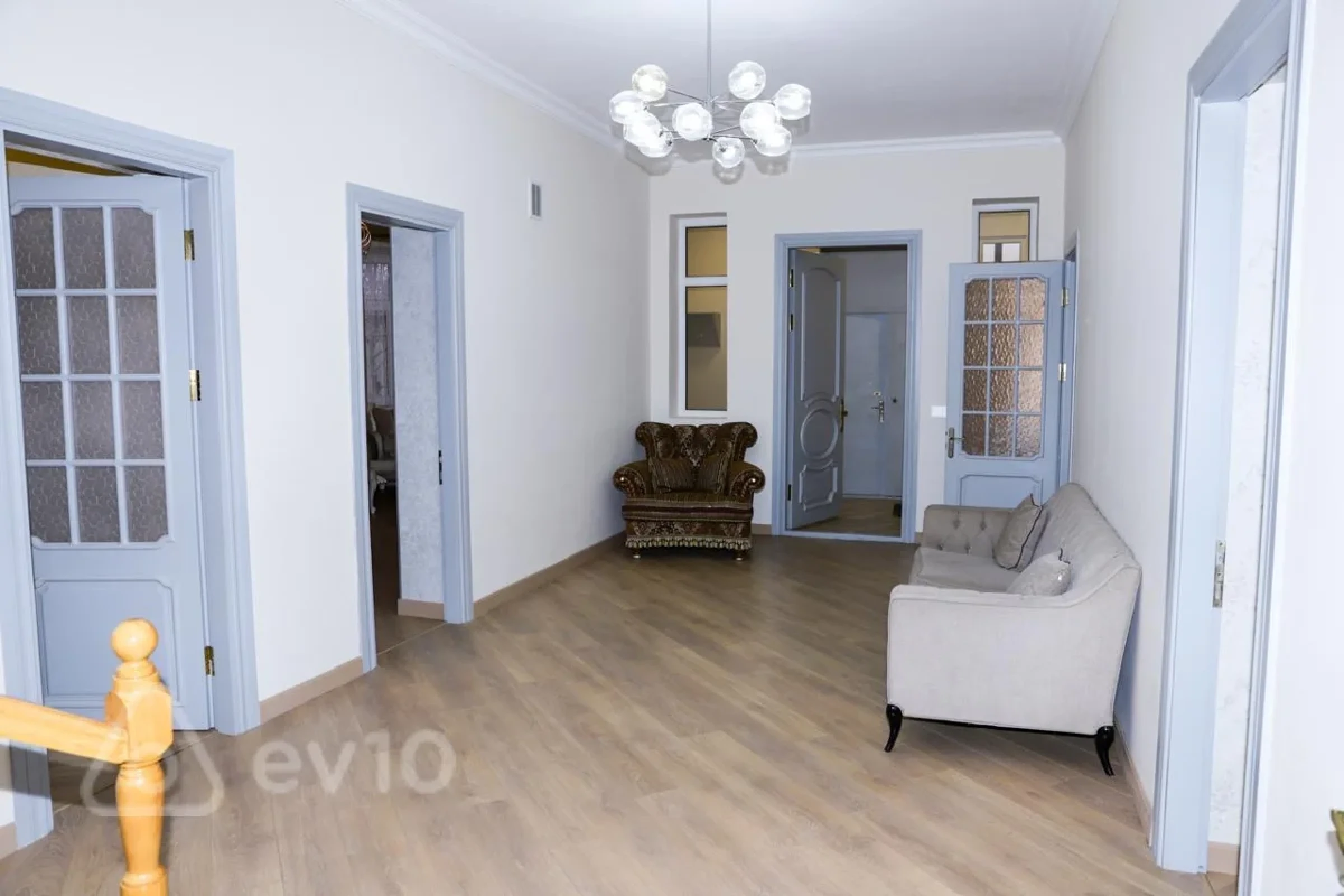 Kirayə verilir 7 otaqlı həyət evi 10 m²