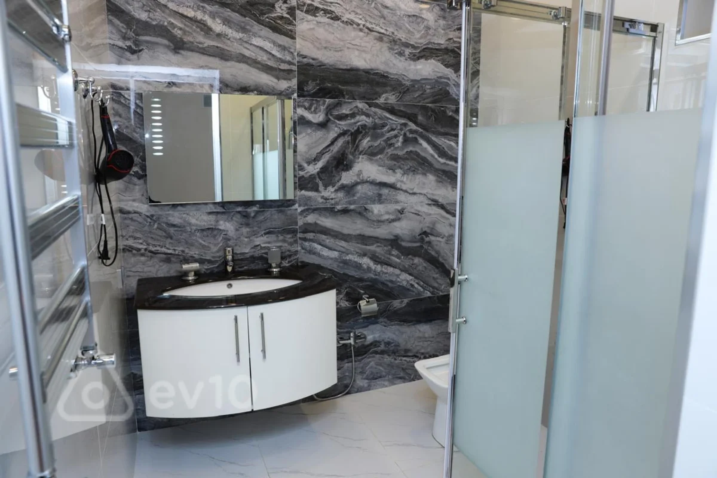 Kirayə verilir 7 otaqlı həyət evi 10 m²