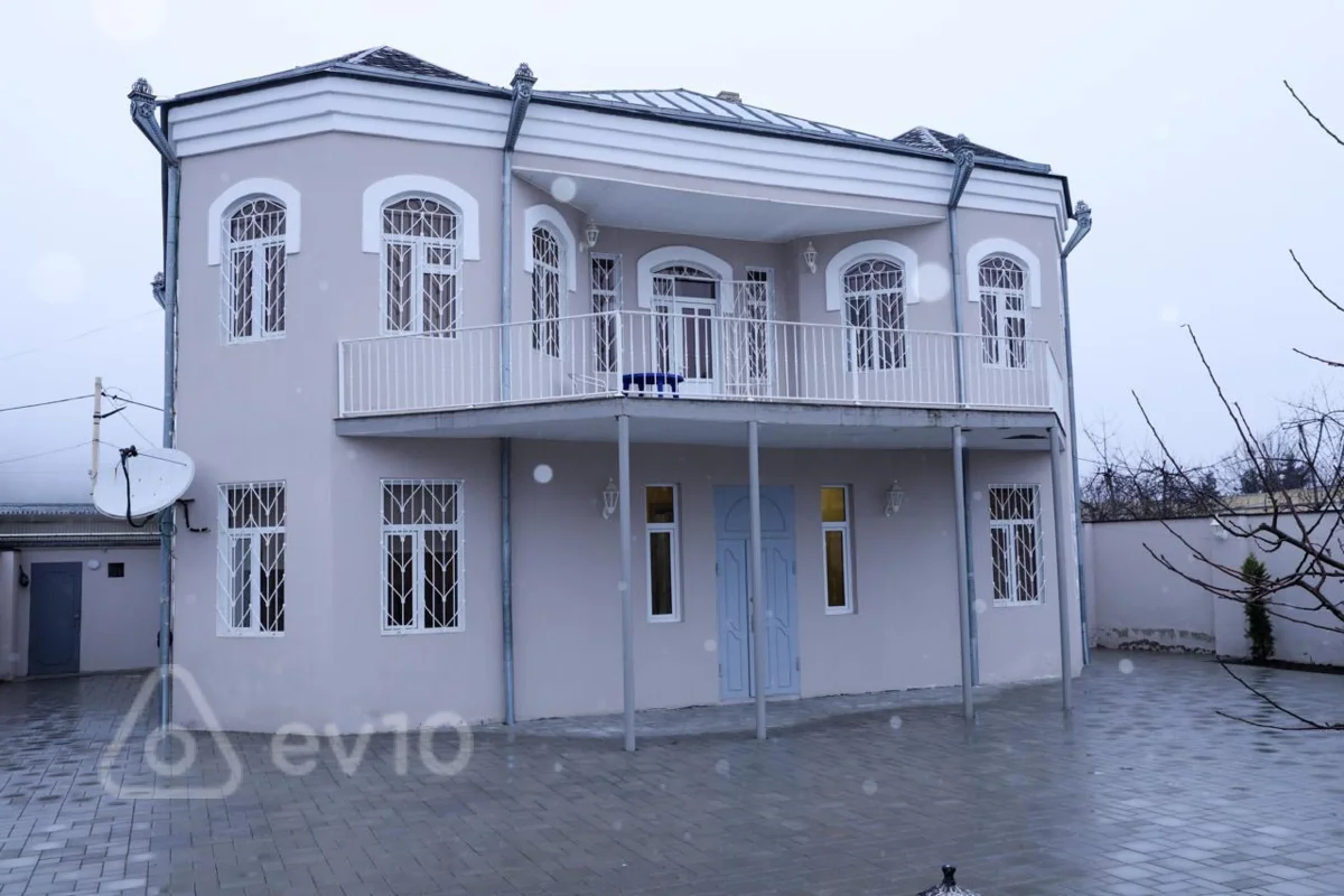 Kirayə verilir 7 otaqlı həyət evi 10 m²