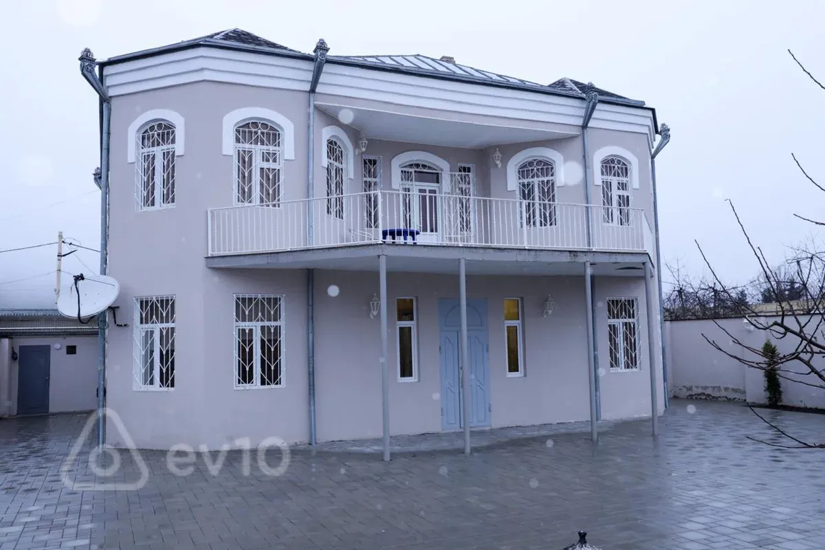 Kirayə verilir 7 otaqlı həyət evi 10 m²