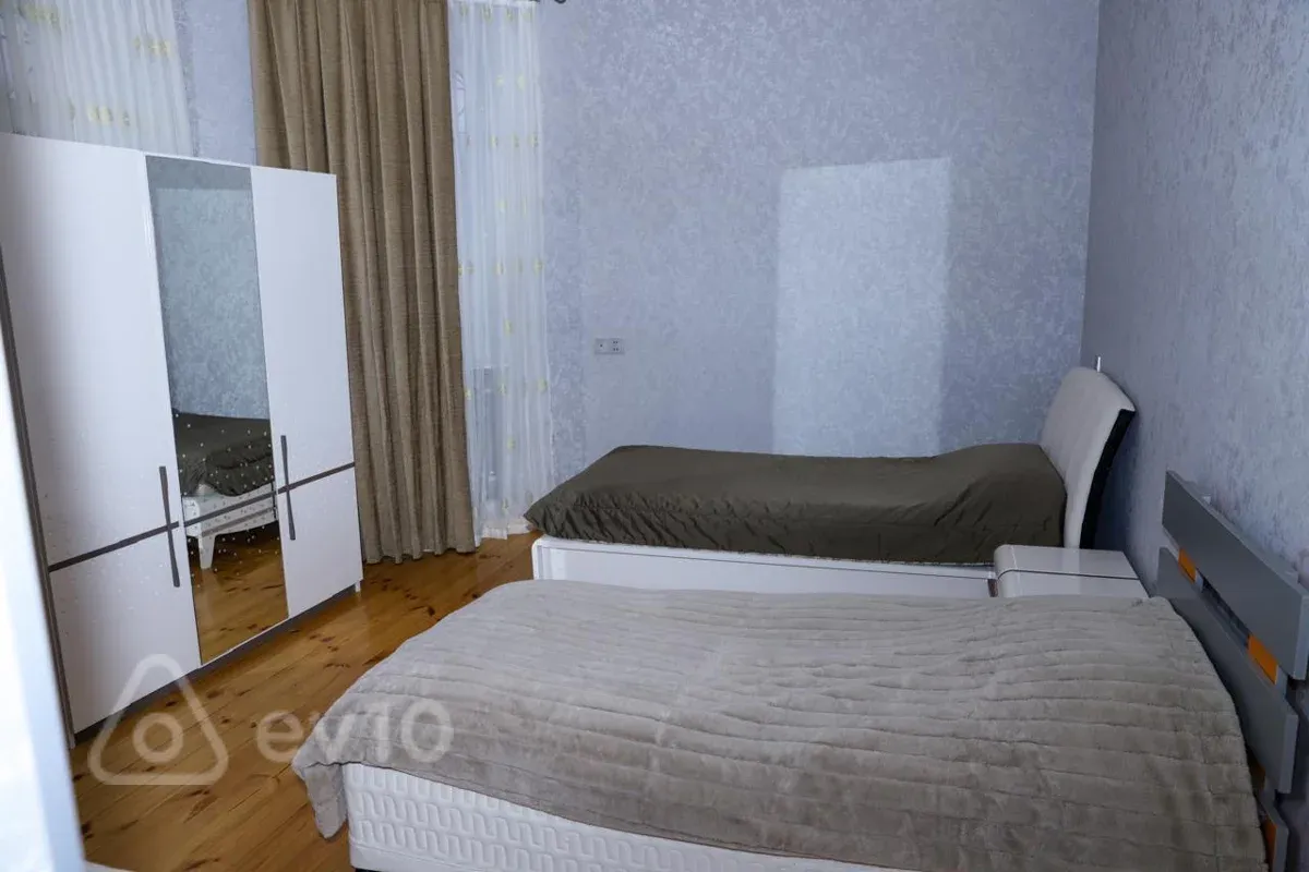 Kirayə verilir 7 otaqlı həyət evi 10 m²