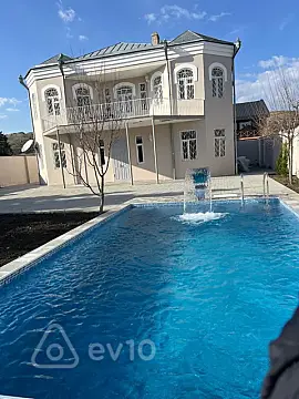 Kirayə verilir 7 otaqlı həyət evi 10 m²