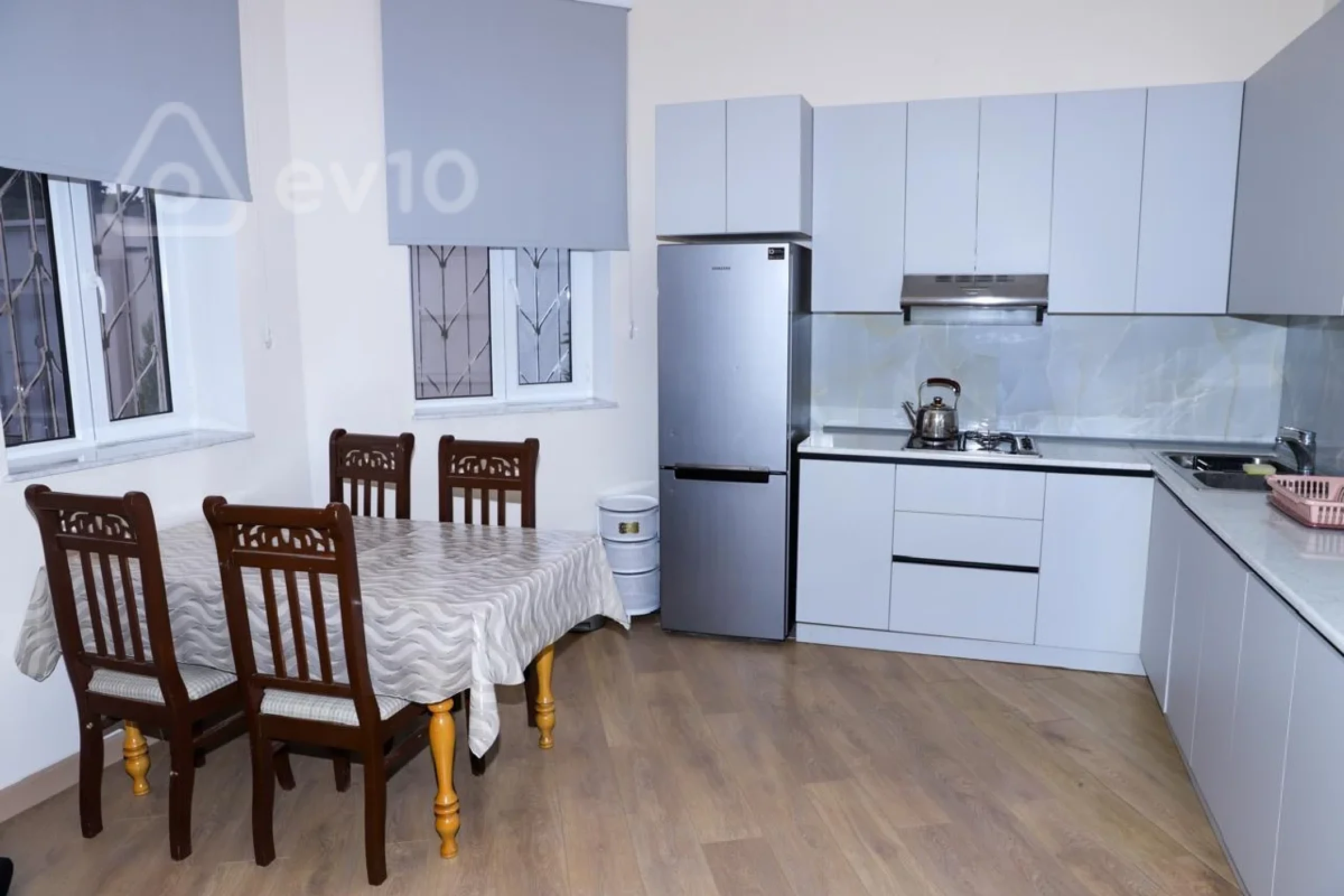 Kirayə verilir 7 otaqlı həyət evi 10 m²