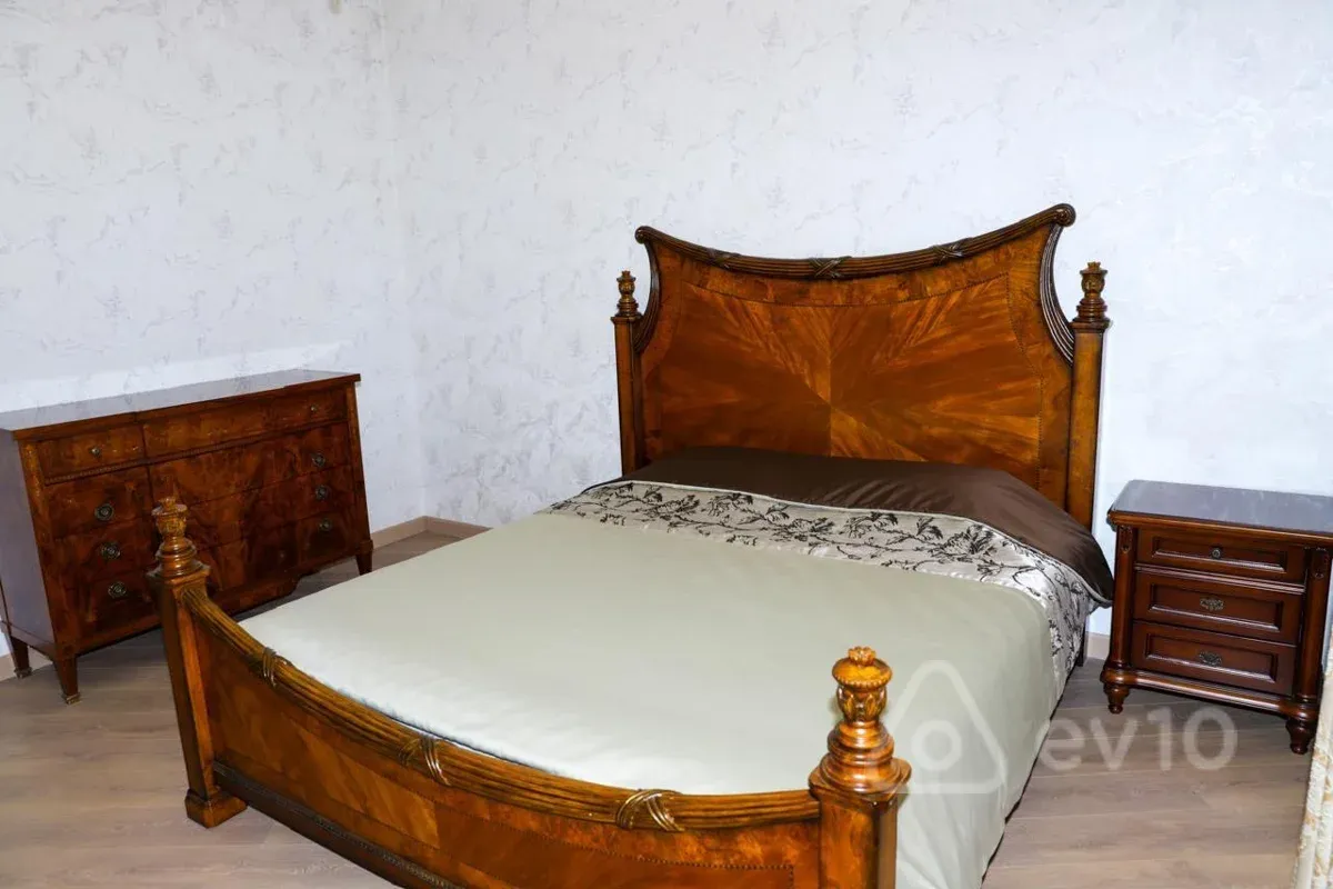 Kirayə verilir 7 otaqlı həyət evi 10 m²