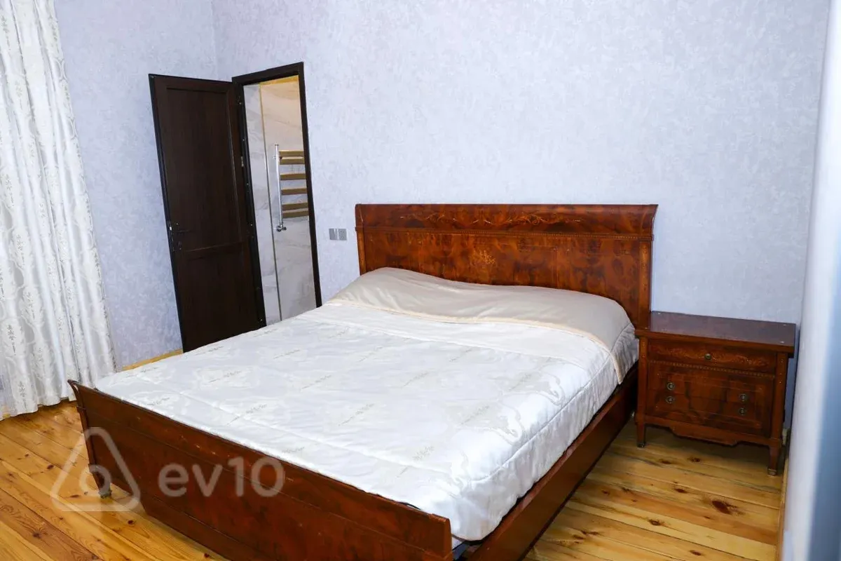 Kirayə verilir 7 otaqlı həyət evi 10 m²