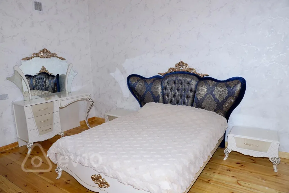 Kirayə verilir 7 otaqlı həyət evi 10 m²