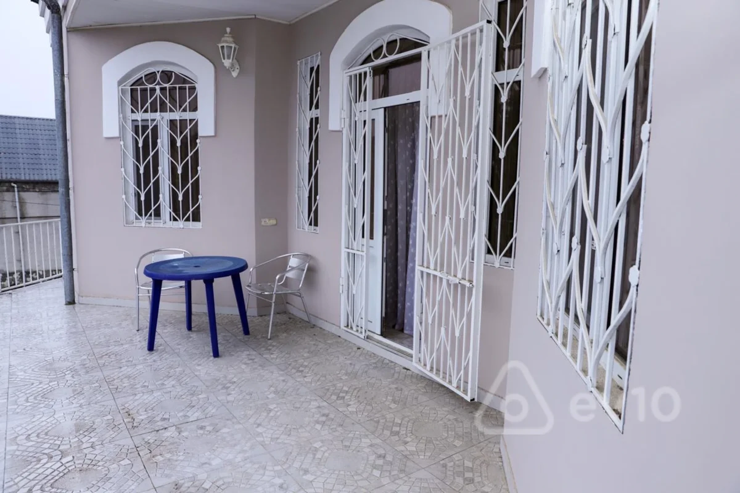 Kirayə verilir 7 otaqlı həyət evi 10 m²