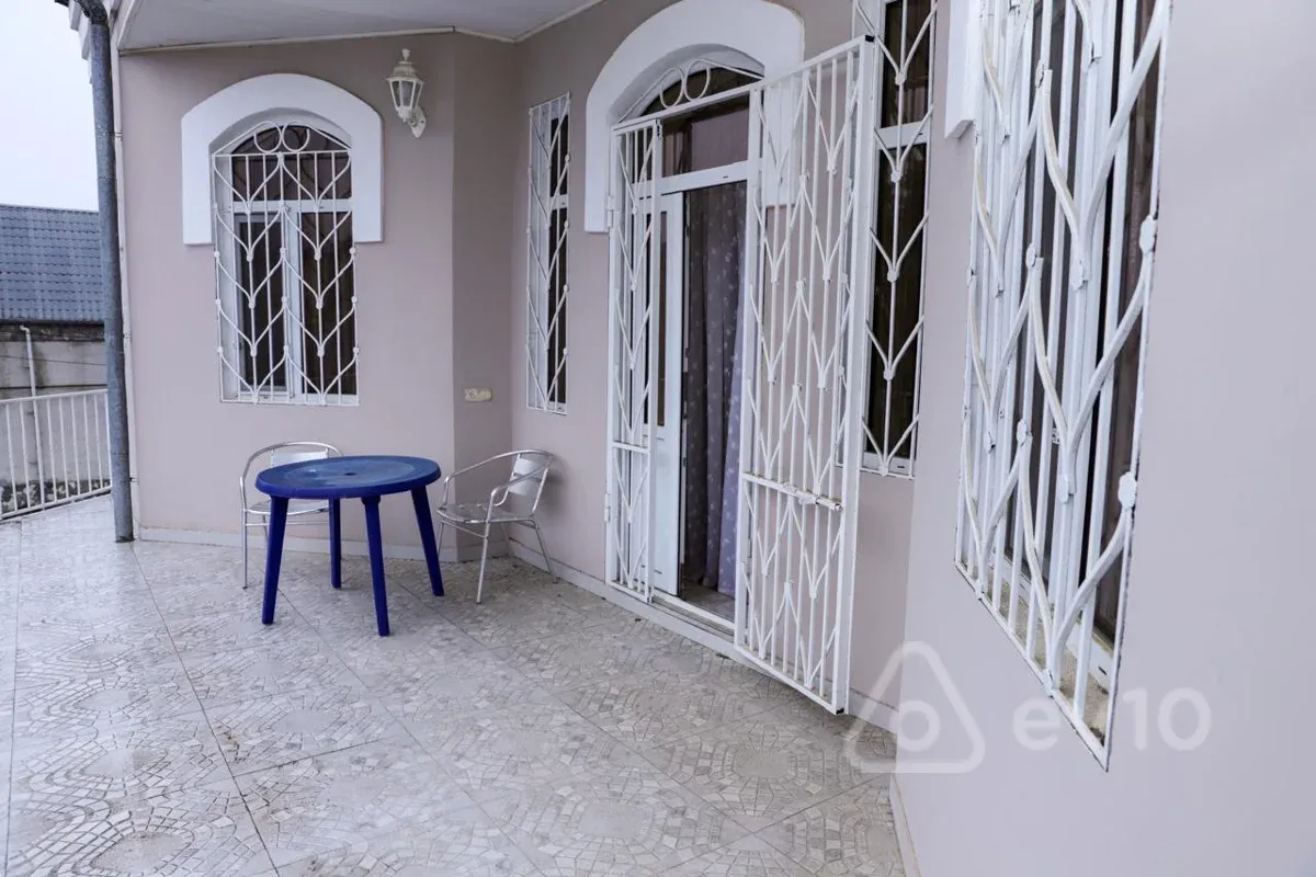 Kirayə verilir 7 otaqlı həyət evi 10 m²