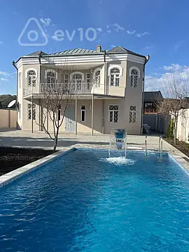 Kirayə verilir 7 otaqlı həyət evi 10 m²