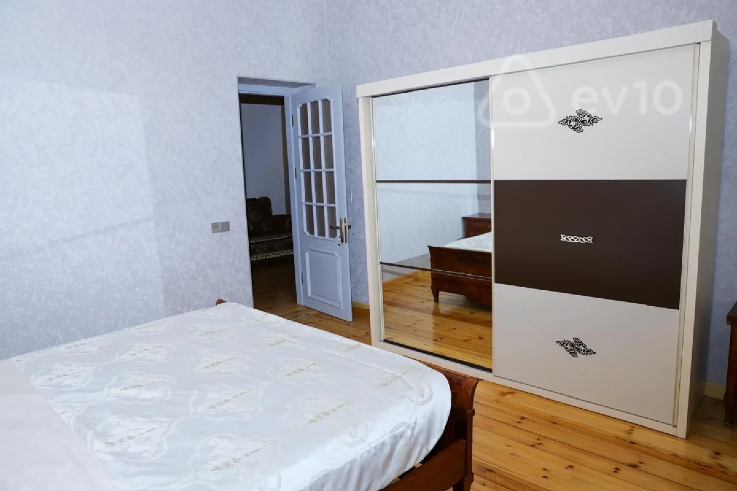 Kirayə verilir 7 otaqlı həyət evi 10 m²