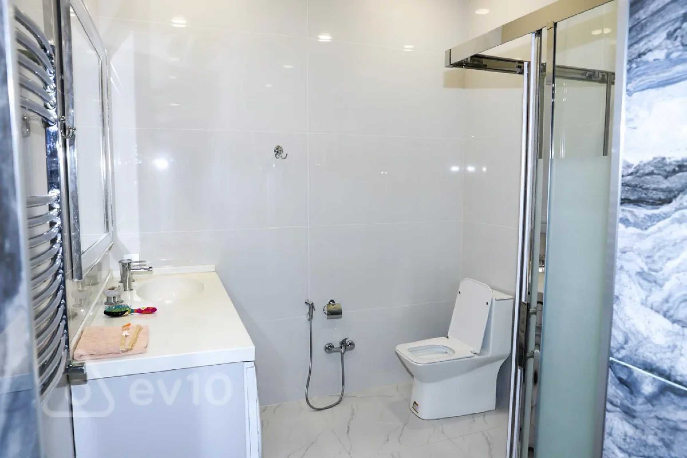 Kirayə verilir 7 otaqlı həyət evi 10 m²