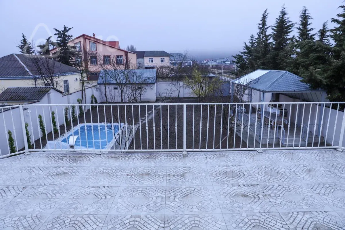 Kirayə verilir 7 otaqlı həyət evi 10 m²