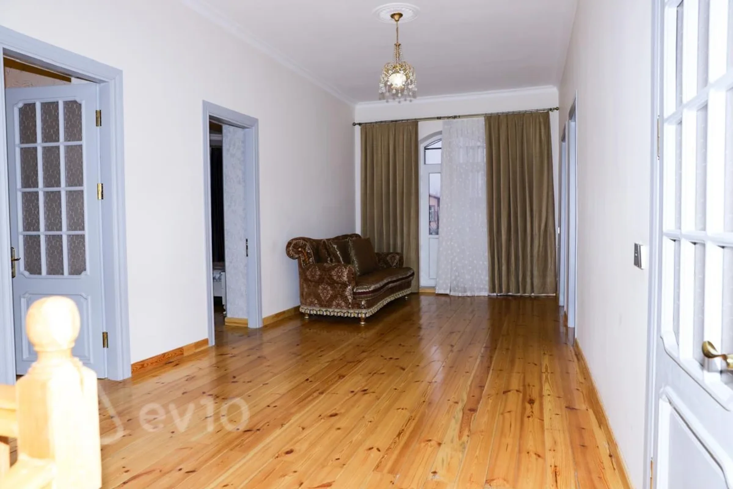 Kirayə verilir 7 otaqlı həyət evi 10 m²