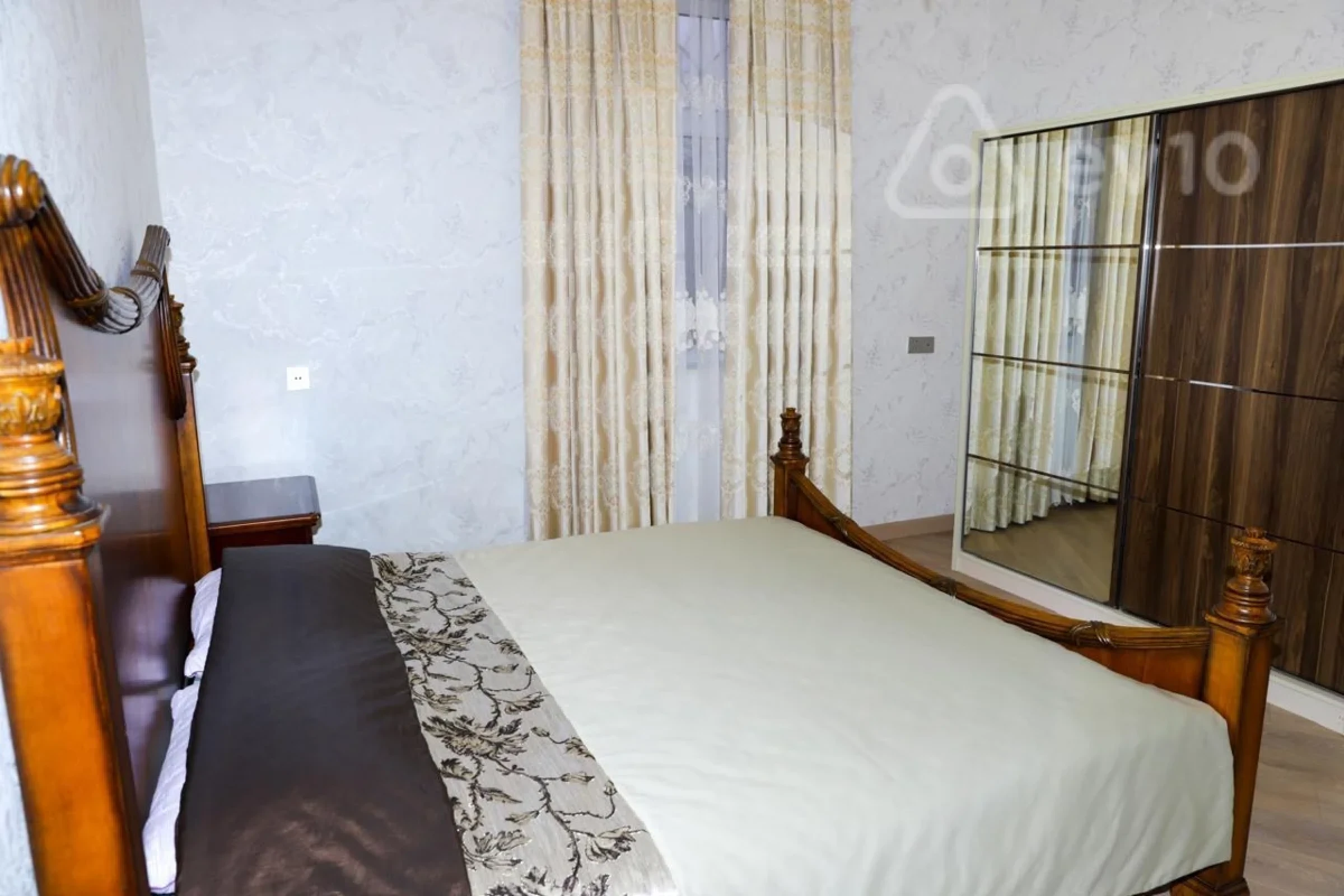 Kirayə verilir 7 otaqlı həyət evi 10 m²