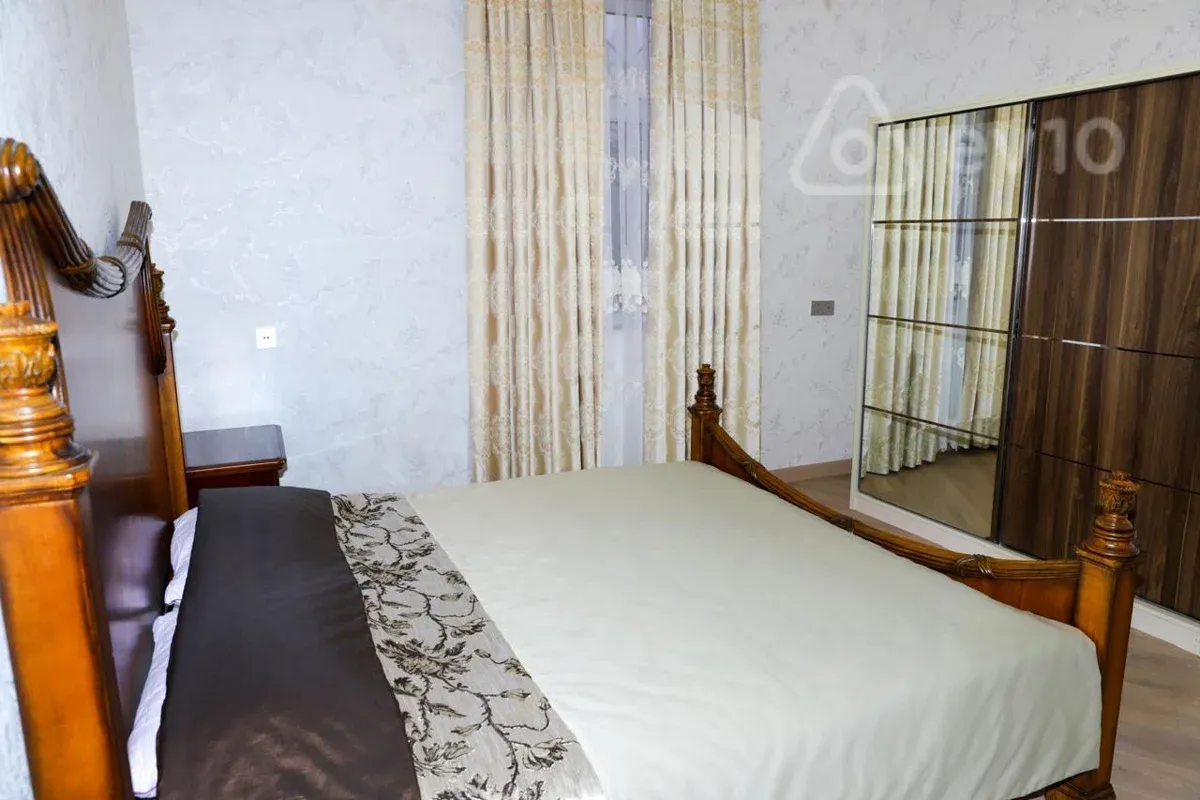 Kirayə verilir 7 otaqlı həyət evi 10 m²