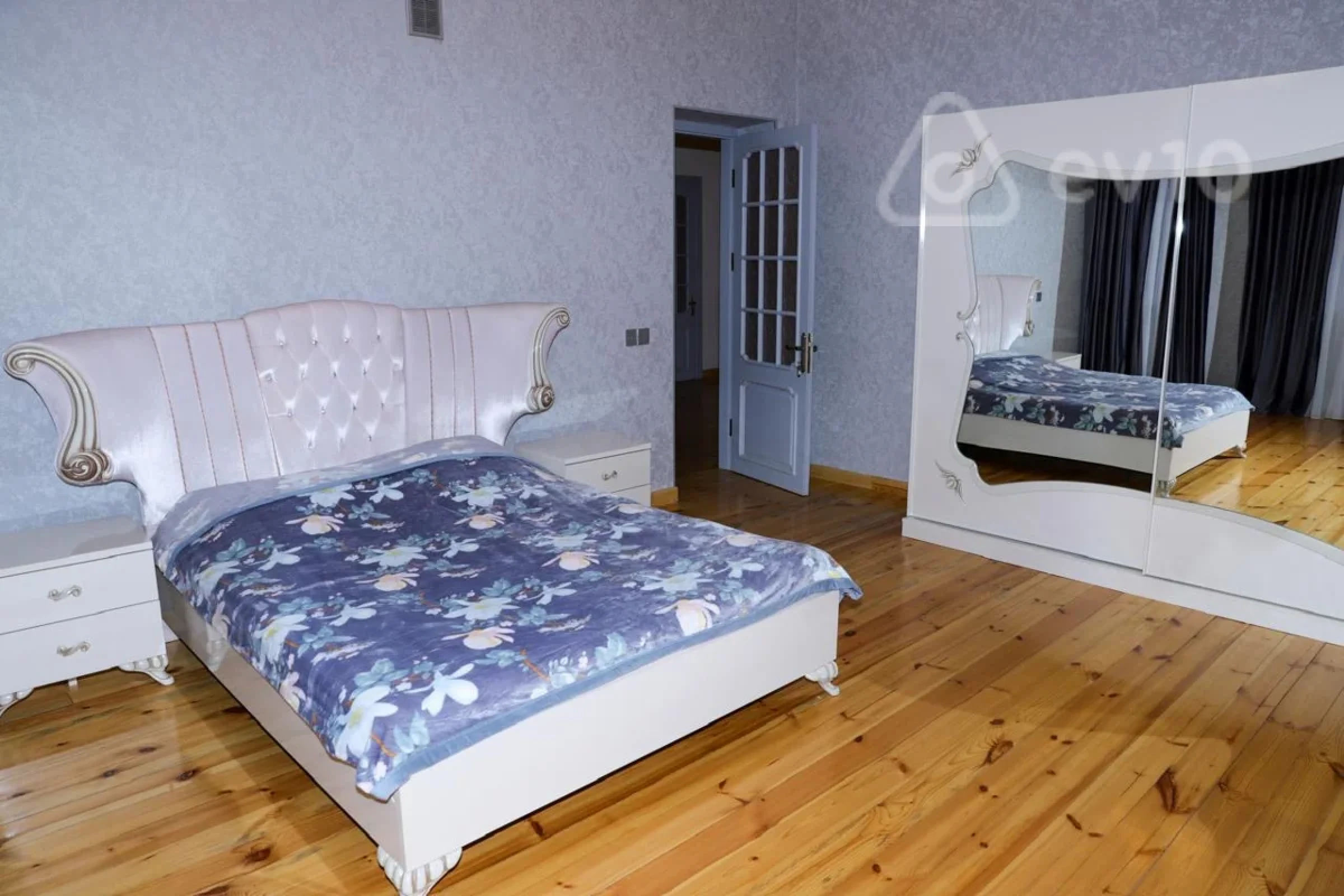 Kirayə verilir 7 otaqlı həyət evi 10 m²