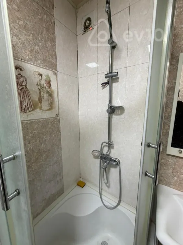 Satılır 2 otaqlı köhnə tikili 50 m²