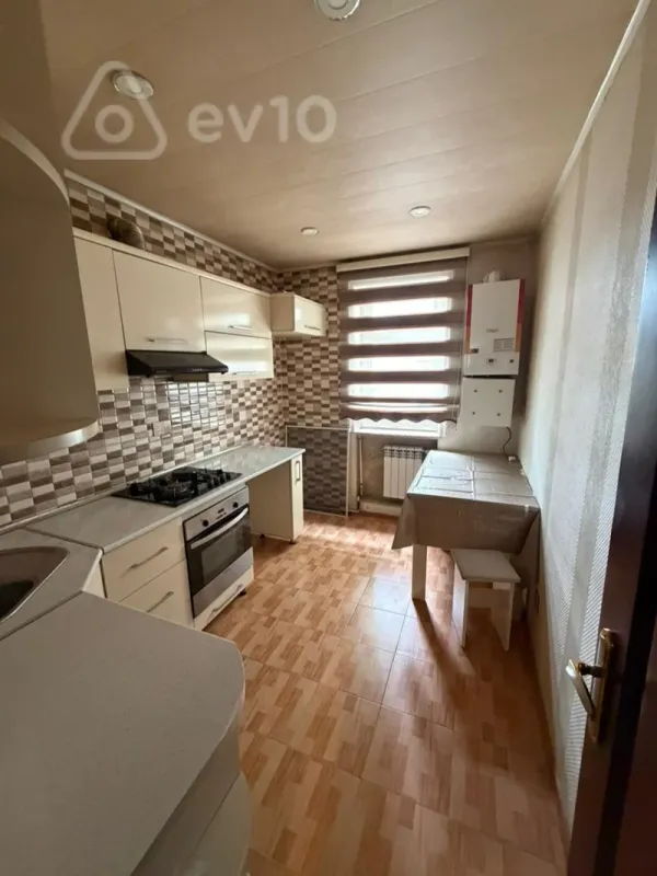 Satılır 2 otaqlı köhnə tikili 50 m²