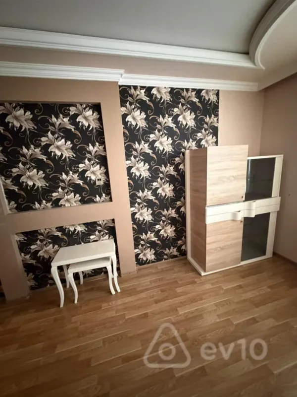 Satılır 2 otaqlı köhnə tikili 50 m²