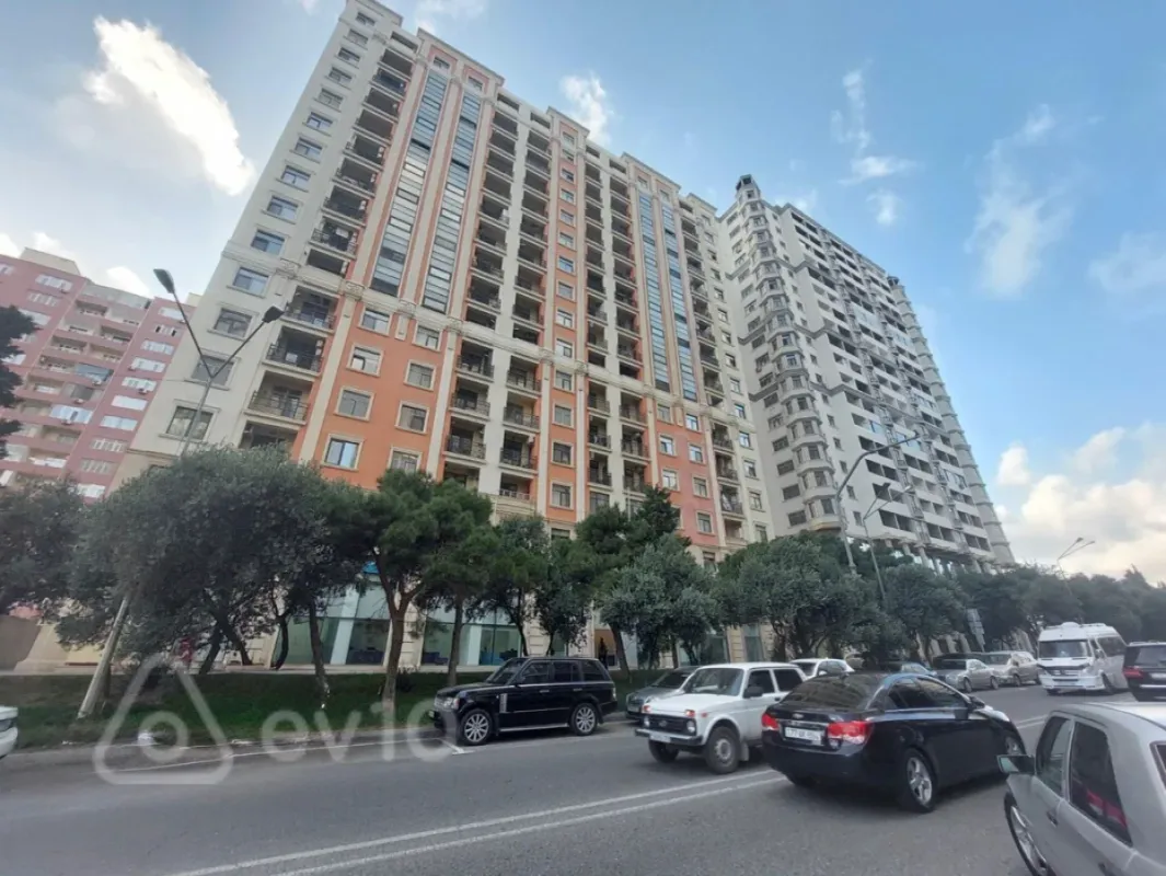 Satılır 3 otaqlı yeni tikili 100 m²