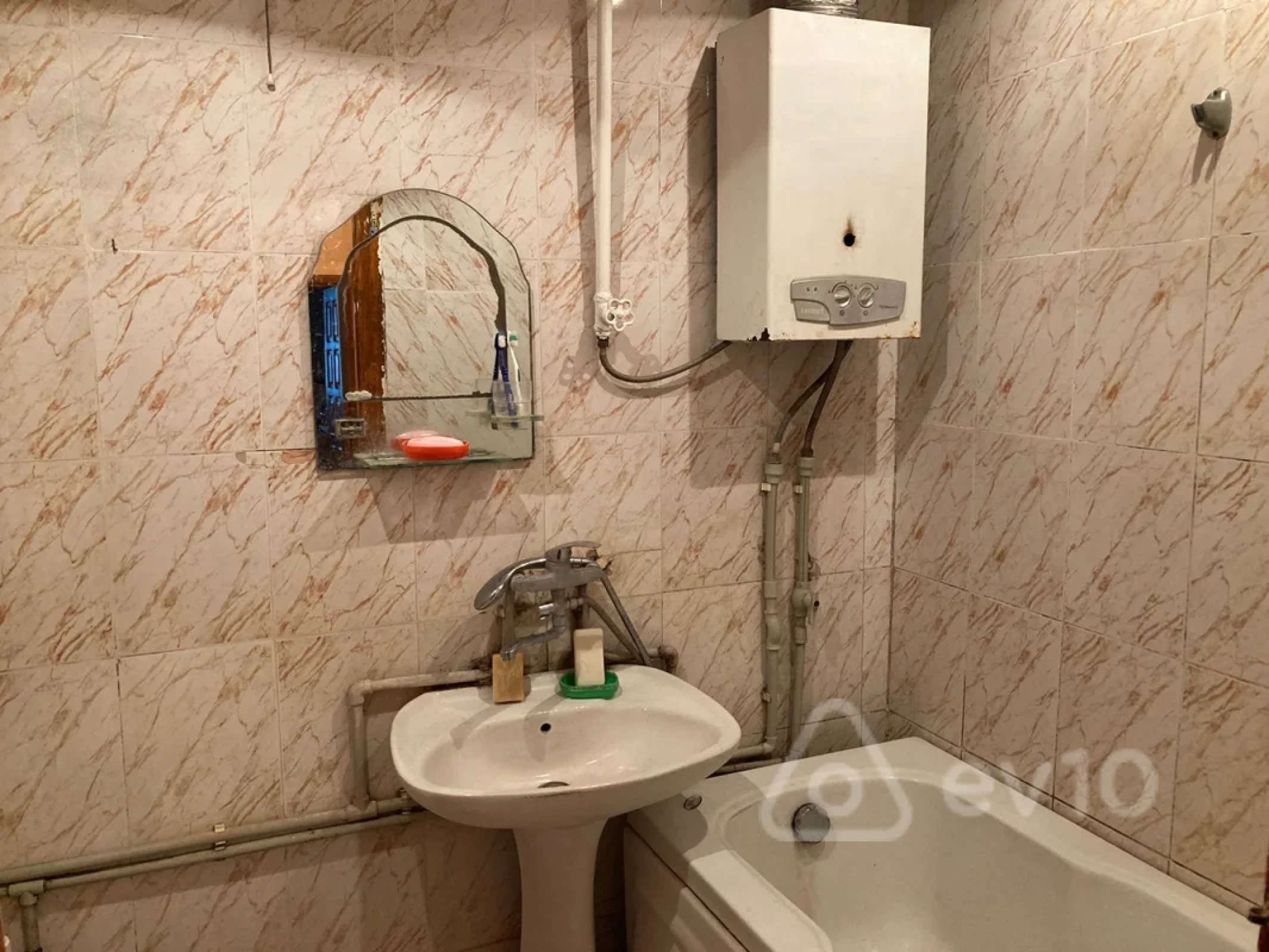 Satılır 3 otaqlı köhnə tikili 65 m²