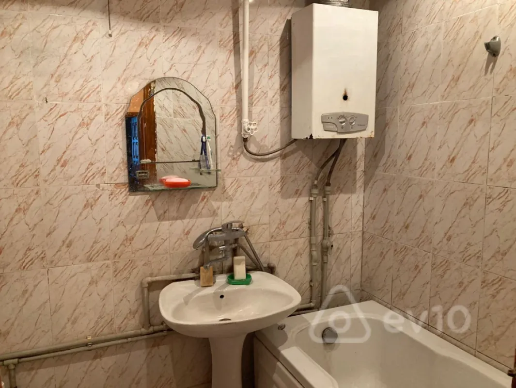 Satılır 3 otaqlı köhnə tikili 65 m²