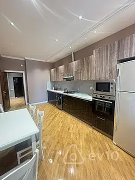 Kirayə verilir 4 otaqlı yeni tikili 170 m²