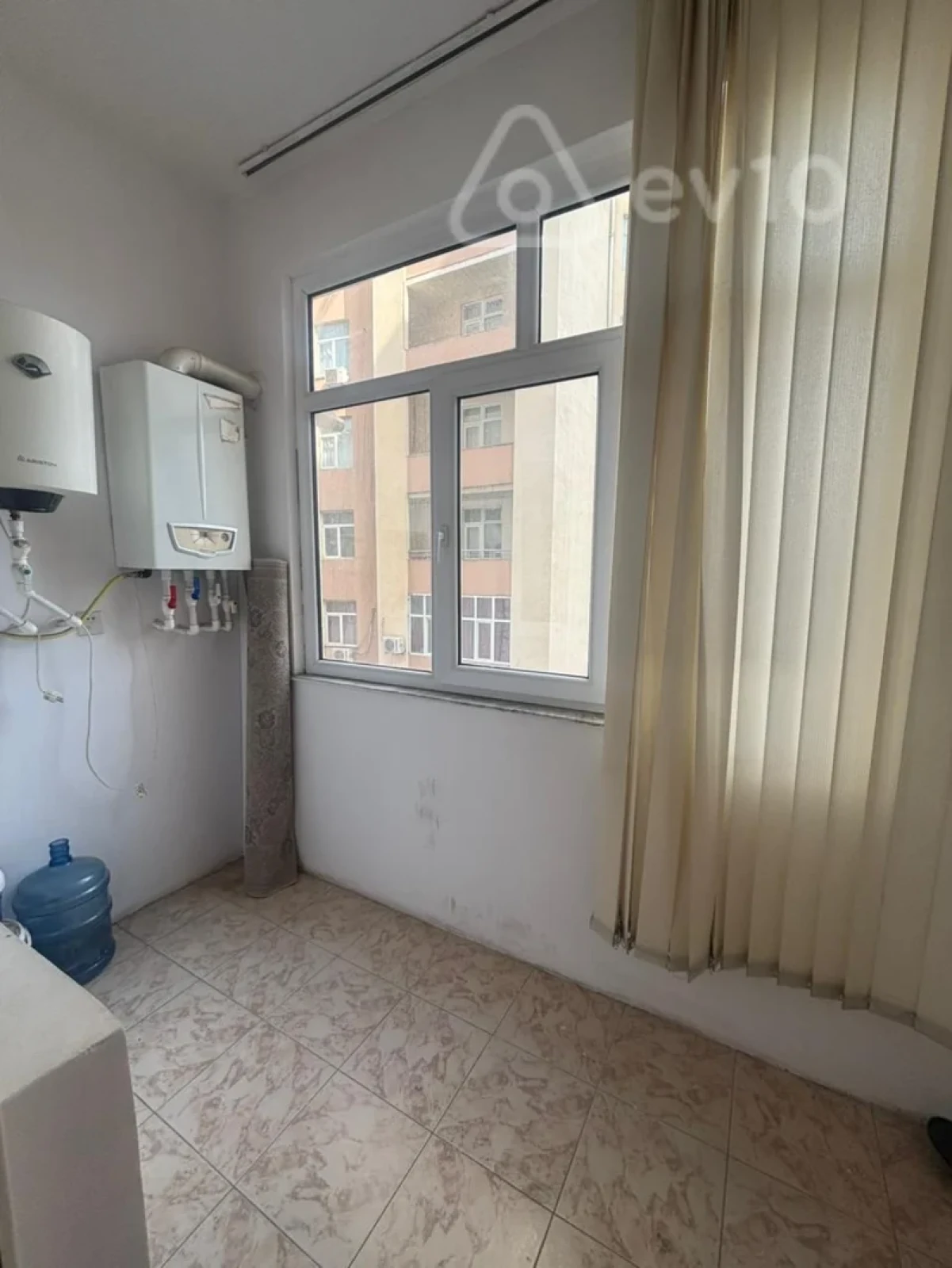 Kirayə verilir 4 otaqlı yeni tikili 170 m²