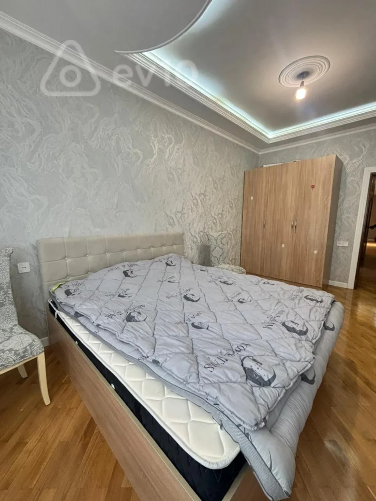 Kirayə verilir 4 otaqlı yeni tikili 170 m²