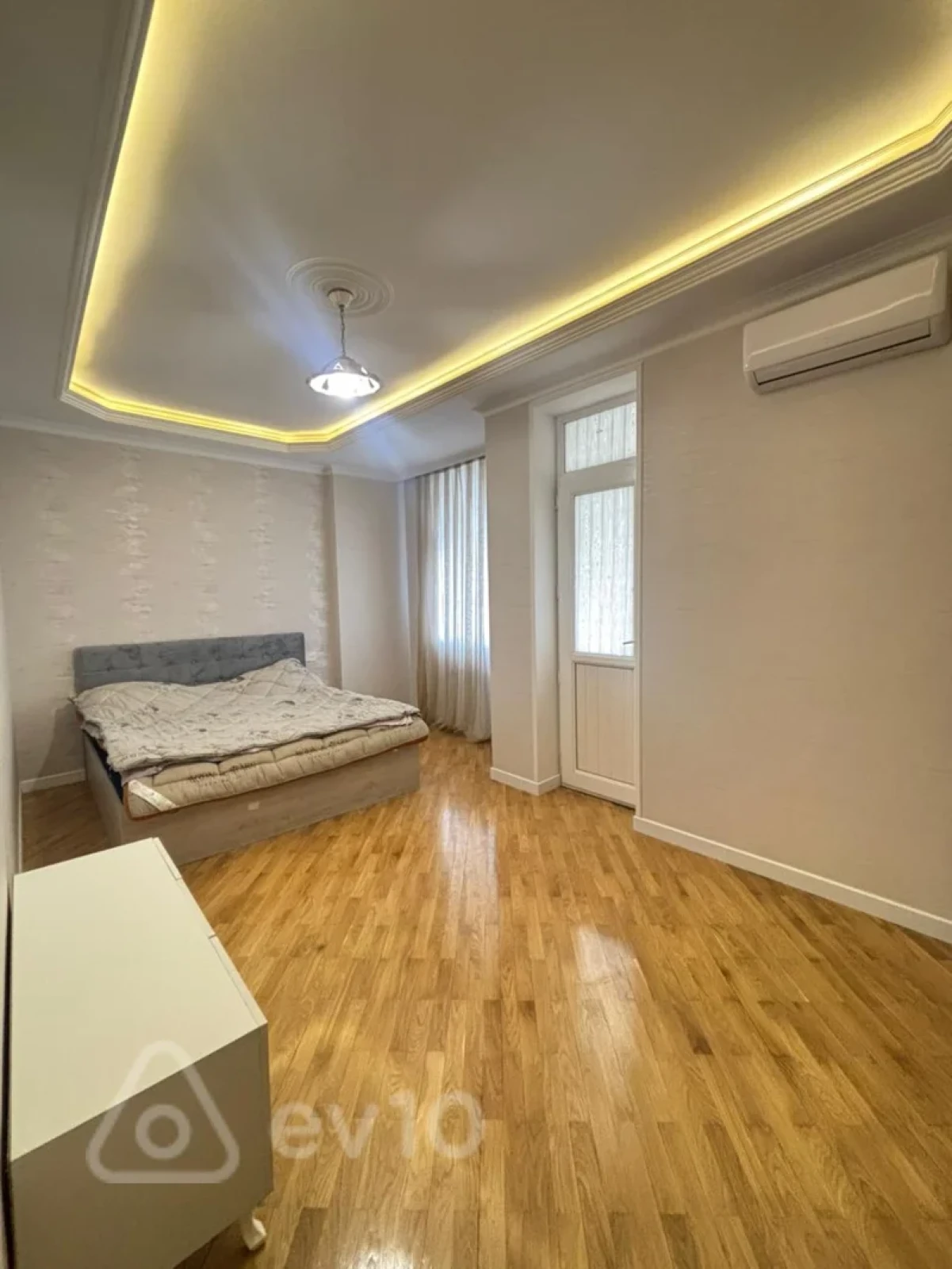 Kirayə verilir 4 otaqlı yeni tikili 170 m²