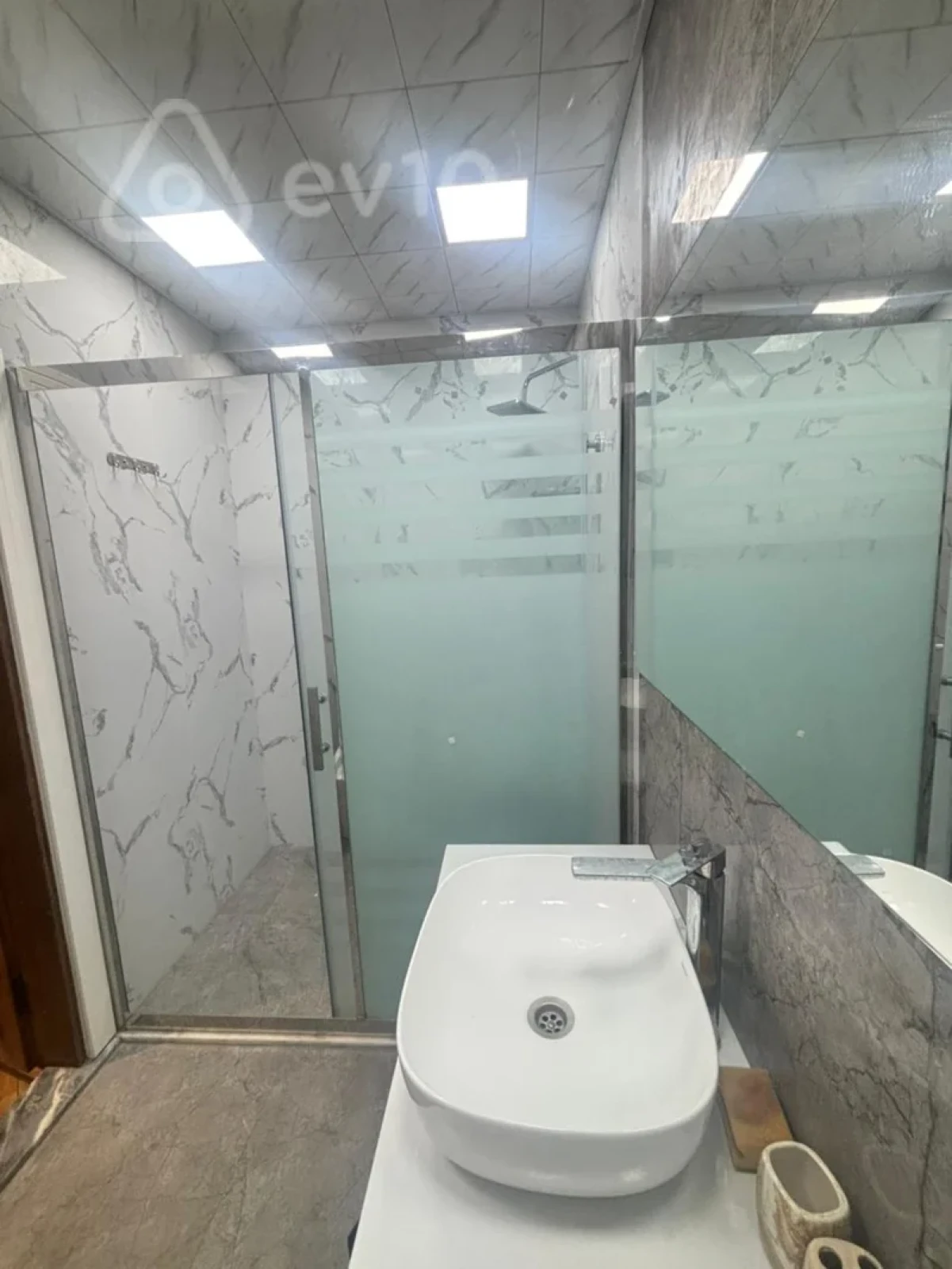 Kirayə verilir 4 otaqlı yeni tikili 170 m²