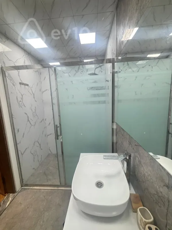 Kirayə verilir 4 otaqlı yeni tikili 170 m²