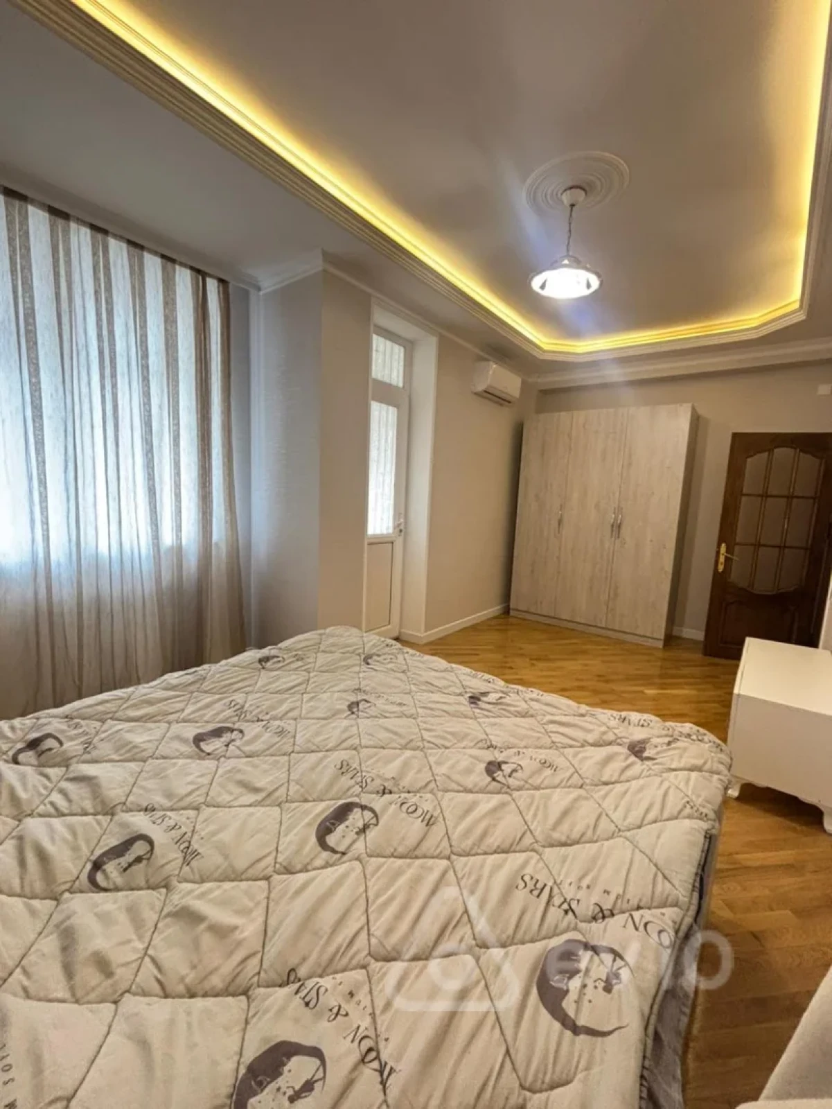 Kirayə verilir 4 otaqlı yeni tikili 170 m²
