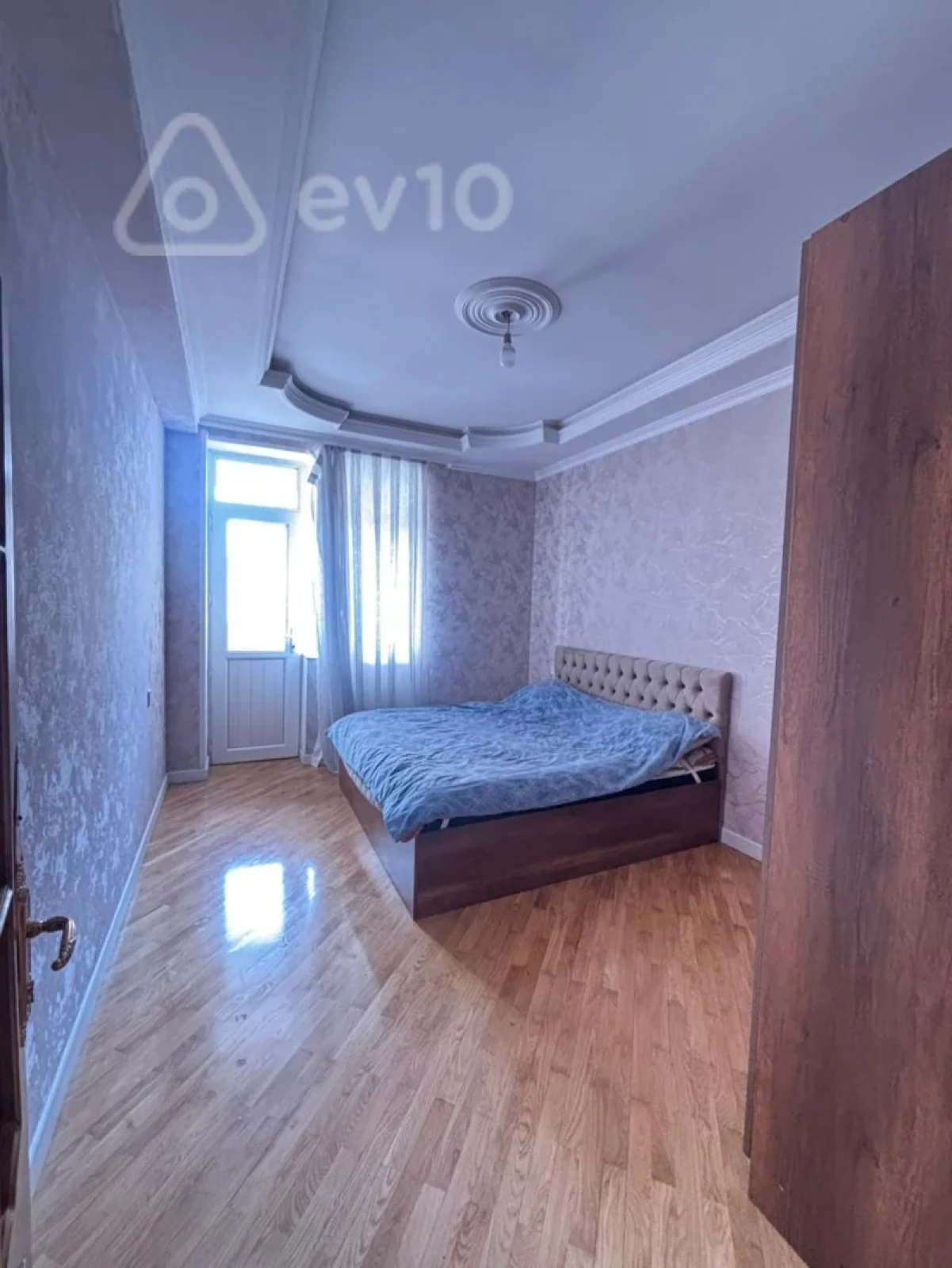 Kirayə verilir 4 otaqlı yeni tikili 170 m²