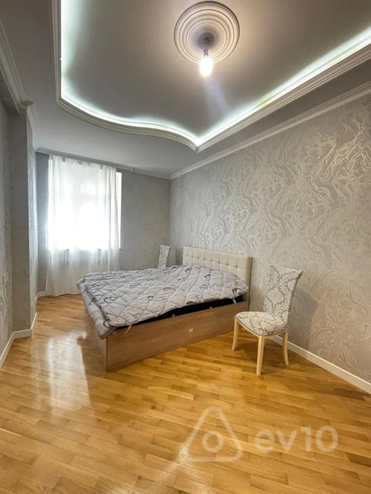Kirayə verilir 4 otaqlı yeni tikili 170 m²
