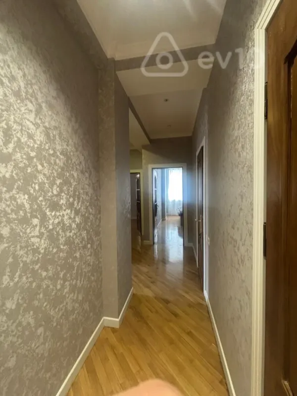 Kirayə verilir 4 otaqlı yeni tikili 170 m²