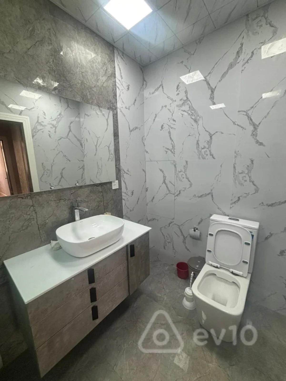 Kirayə verilir 4 otaqlı yeni tikili 170 m²