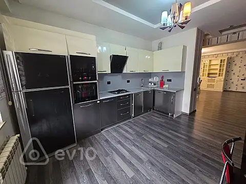 Kirayə verilir 3 otaqlı yeni tikili 170 m²