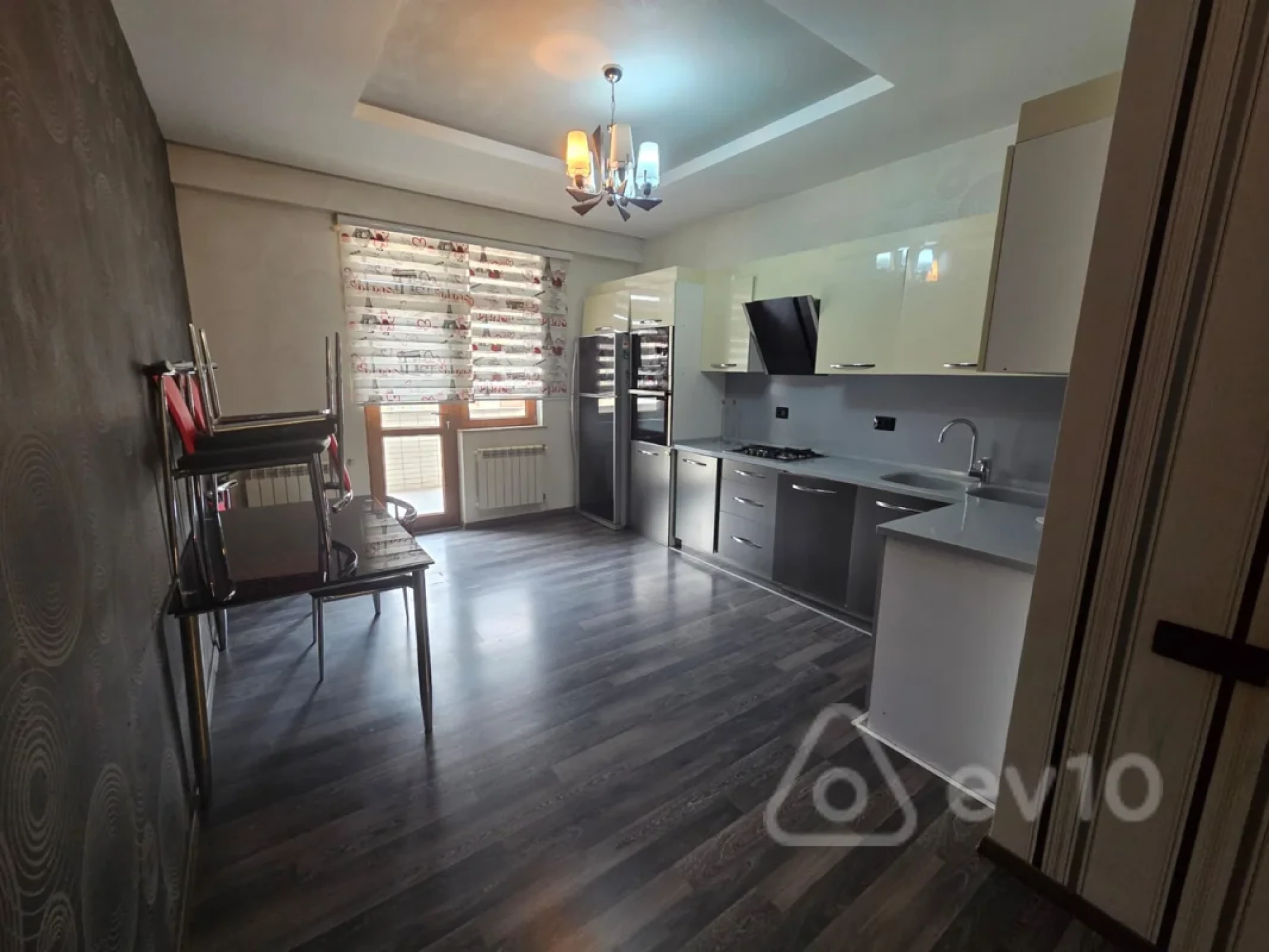 Kirayə verilir 3 otaqlı yeni tikili 170 m²