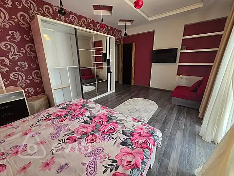 Kirayə verilir 3 otaqlı yeni tikili 170 m²