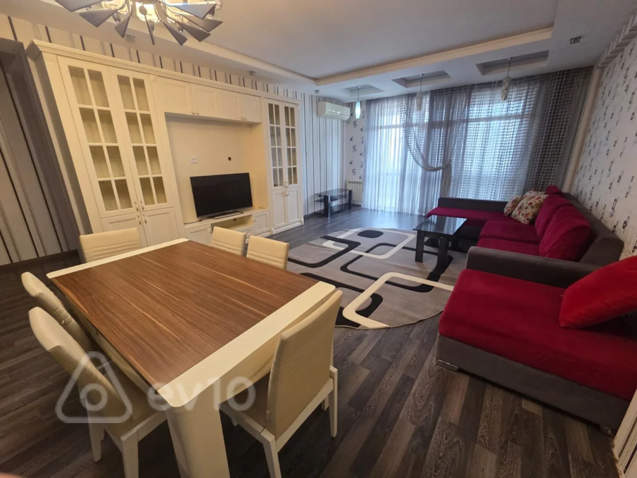 Kirayə verilir 3 otaqlı yeni tikili 170 m²