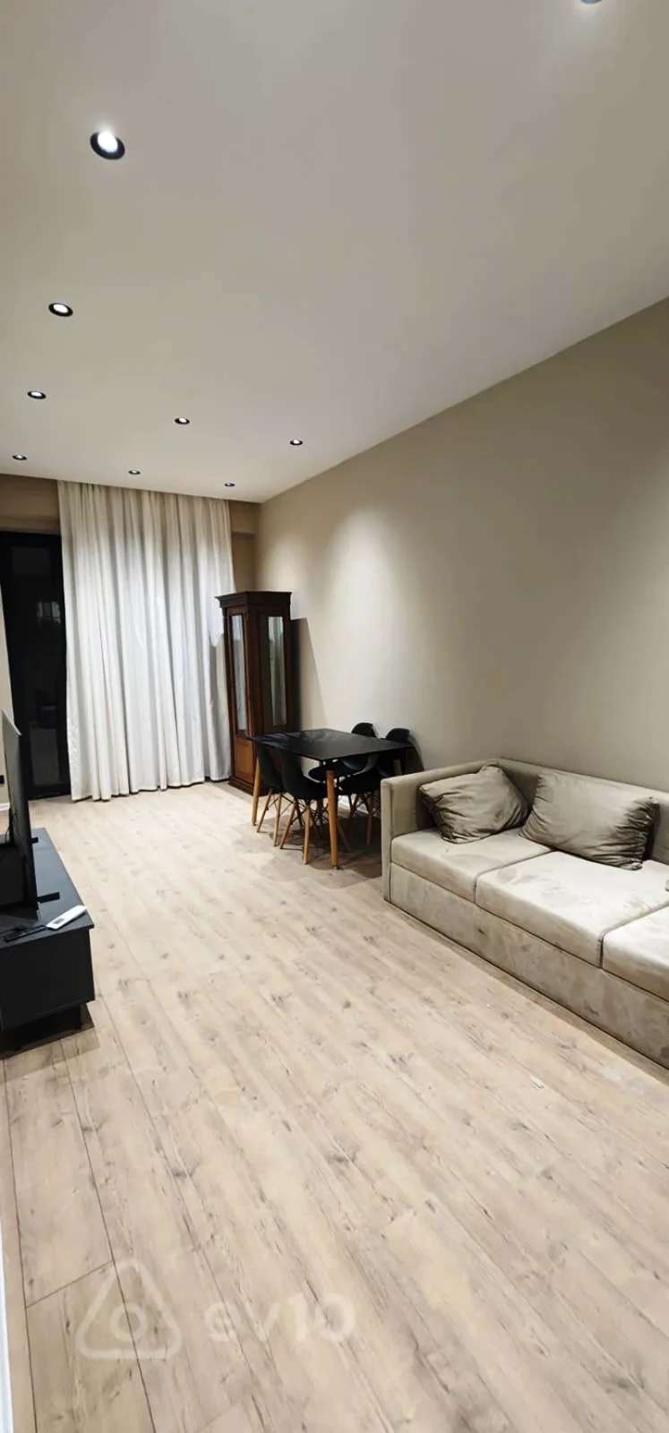 Kirayə verilir 2 otaqlı yeni tikili 120 m²