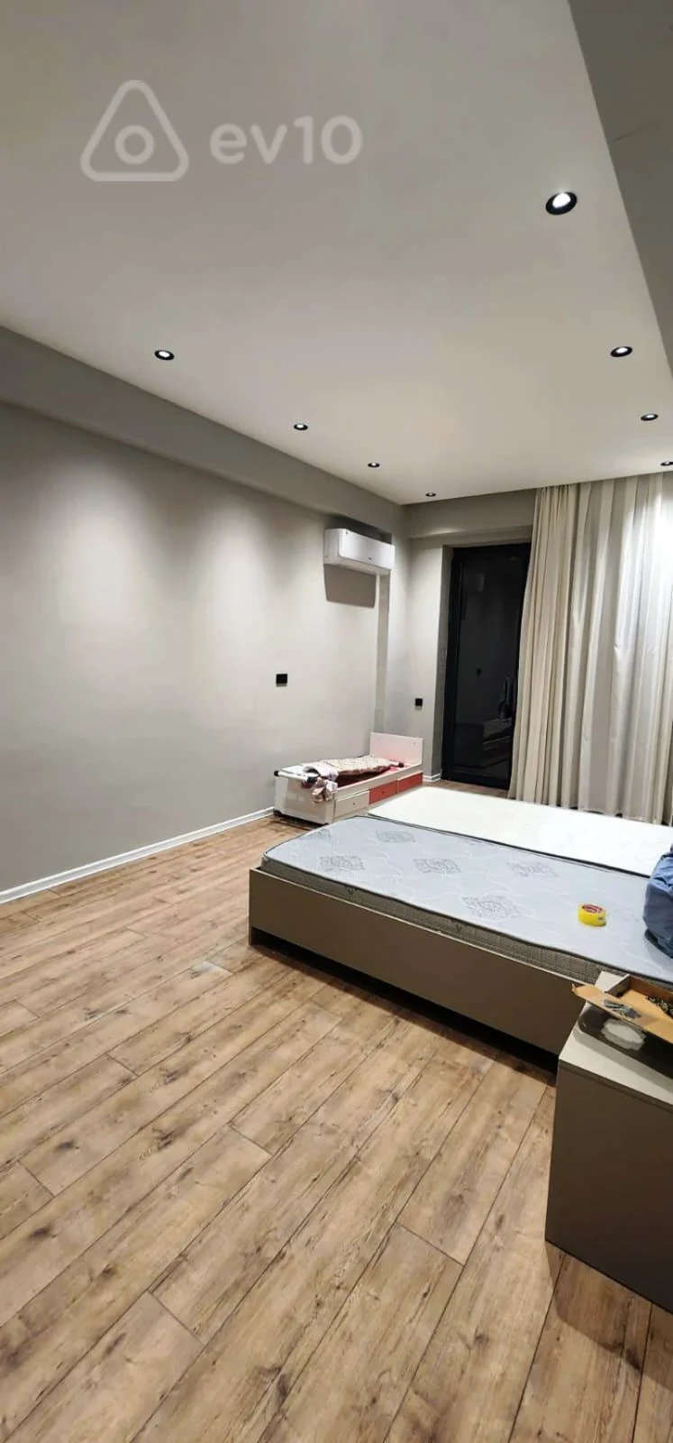 Kirayə verilir 2 otaqlı yeni tikili 120 m²