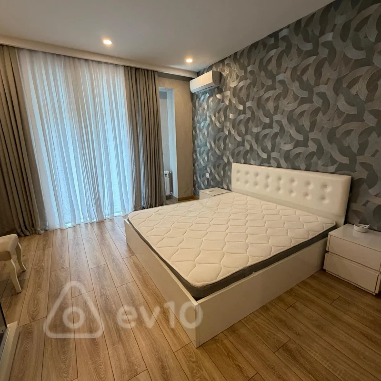Kirayə verilir 4 otaqlı yeni tikili 190 m²