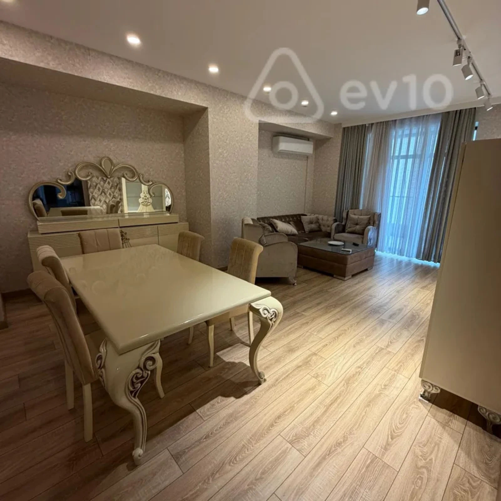 Kirayə verilir 4 otaqlı yeni tikili 190 m²